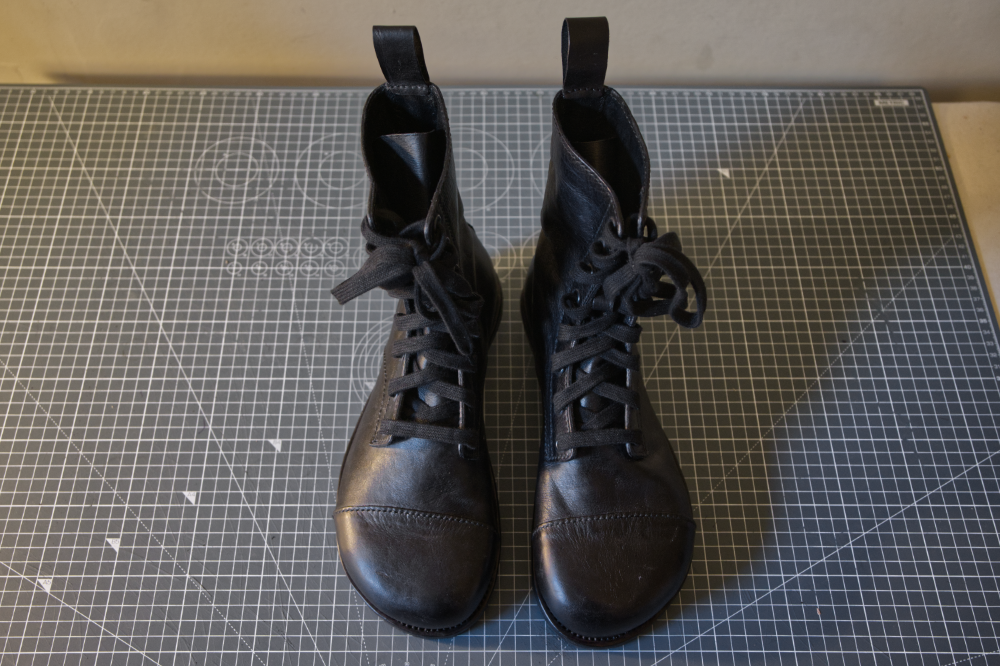 Top view. These are my first properly foot-shaped boots, and they’re sooo comfy.